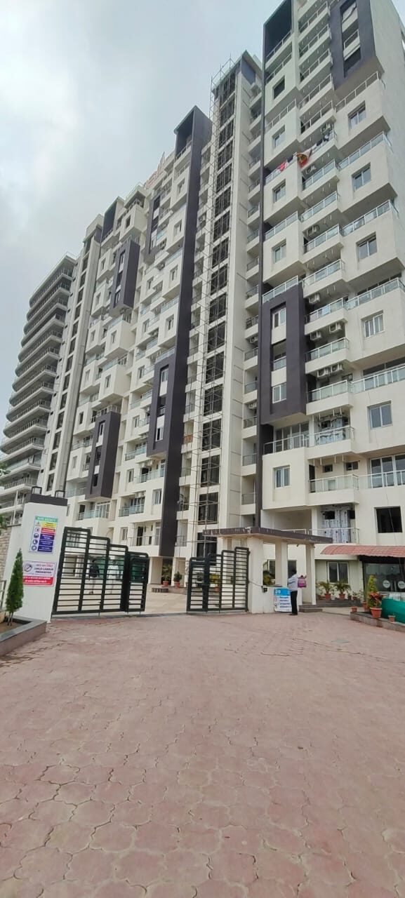 The Vision Jabalpur tower photographed on site